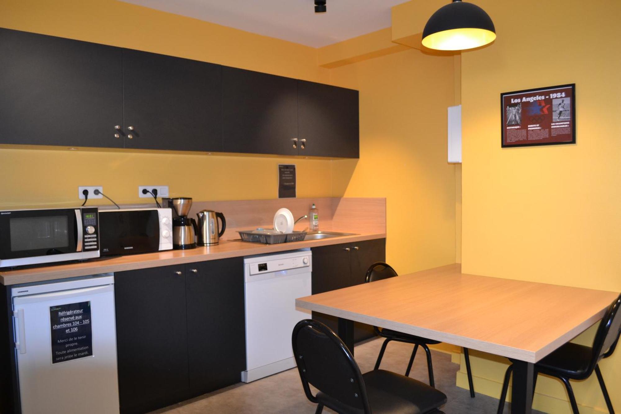 Hostel Centre International De Sejour Laval  Exteriér fotografie